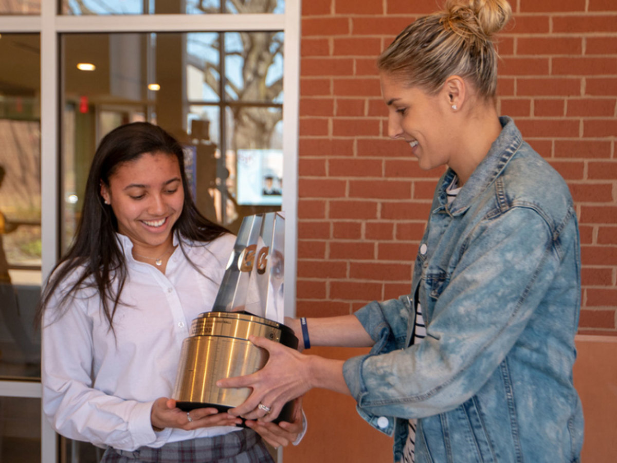 elena-delle-donne-gatorade-trophy-azzi-fudd.jpg